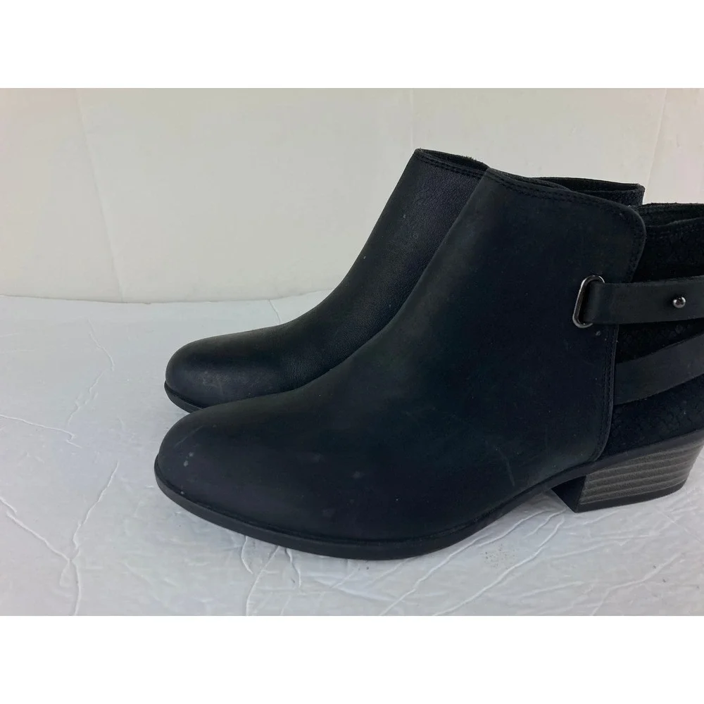 Clarks Ankle Boots Women 8.5 Leather Strap Zip Moto Western Office Comfort